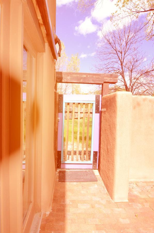 Sunny Spacious Taos Adobe Casa Exterior photo