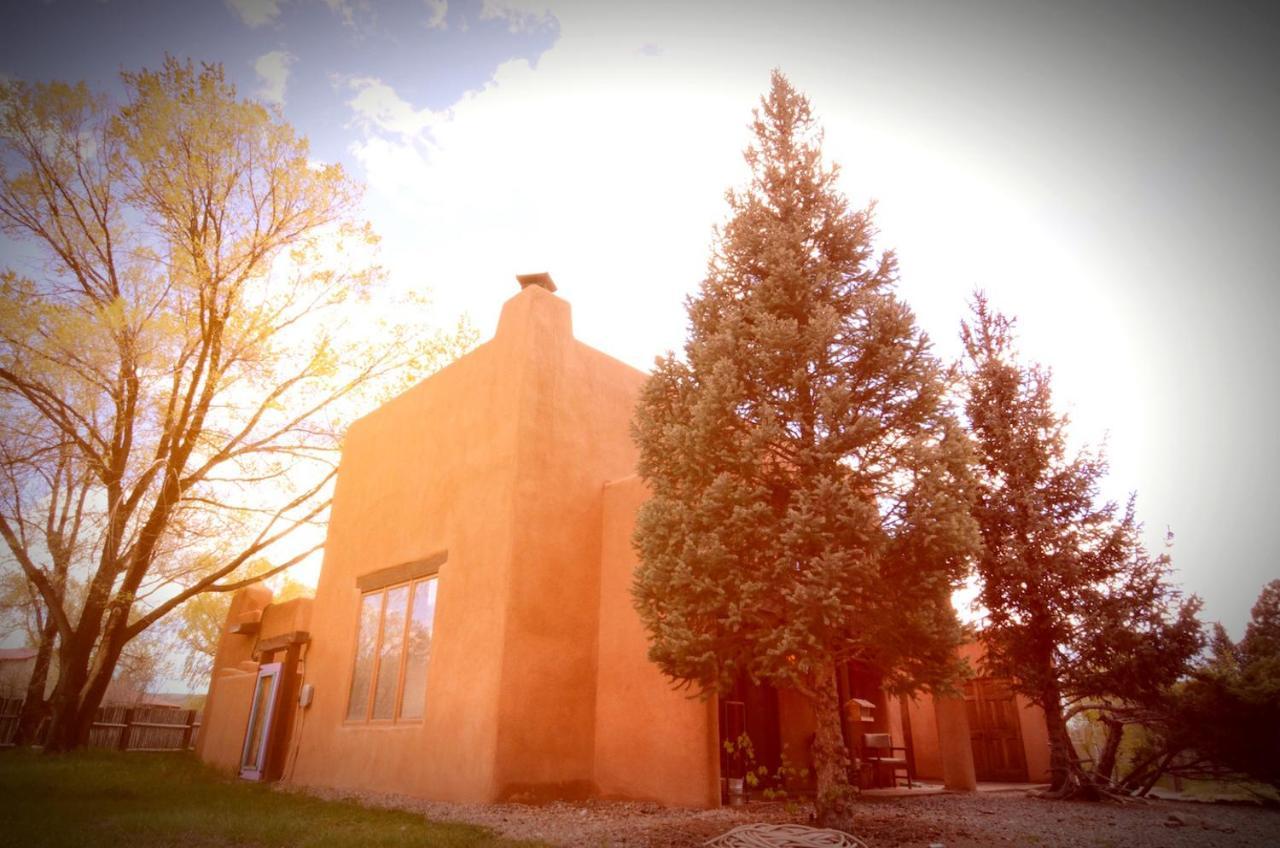 Sunny Spacious Taos Adobe Casa Exterior photo